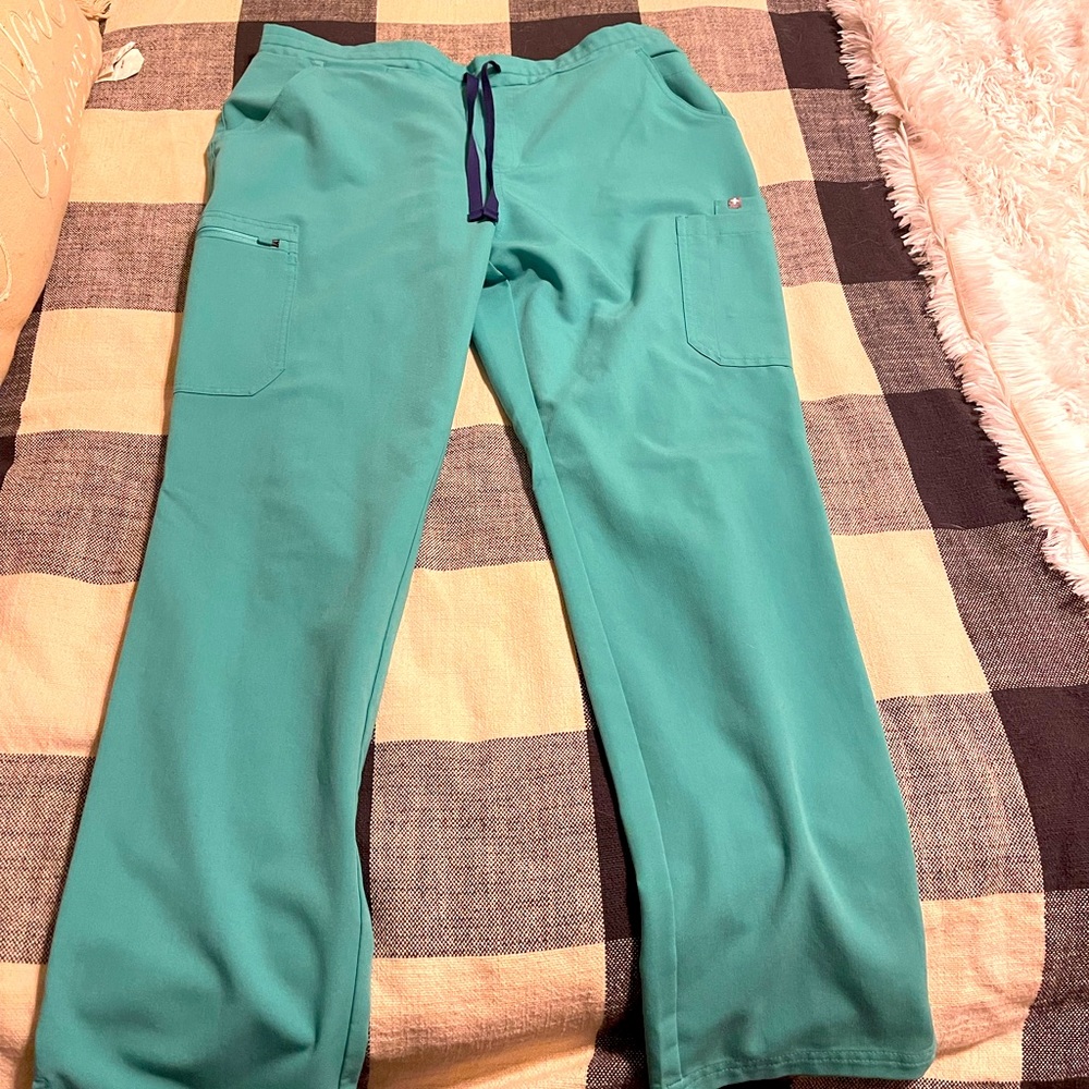 Figs women’s scrub pants, size large, surgical green